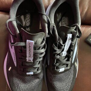 Brooks Womens Sneakers